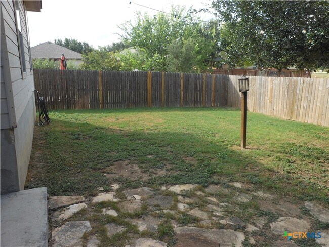 Building Photo - 2242 Lakeline Dr