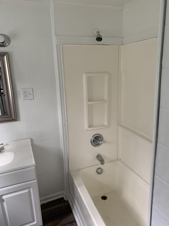 Building Photo - 555 New Alexandria Rd