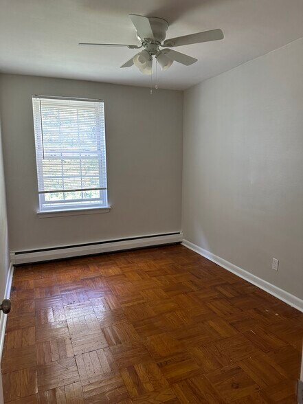 Bedroom - 24 S Brookside Rd