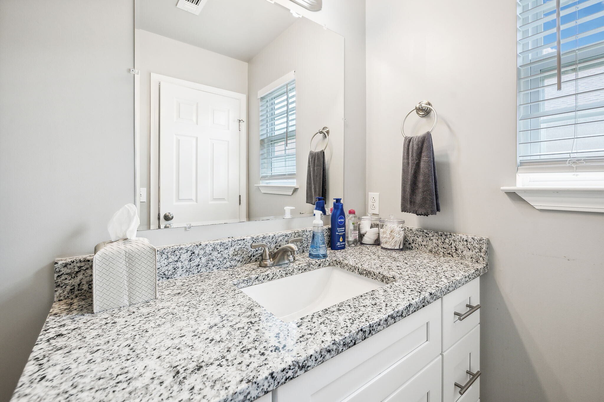 Building Photo - 226 Treutland Ave