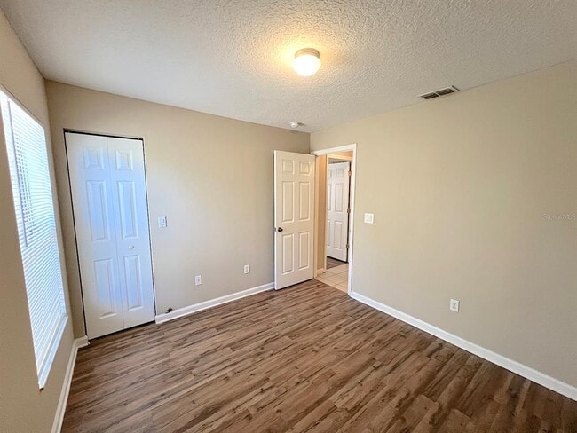 Building Photo - 4 Eton Ln