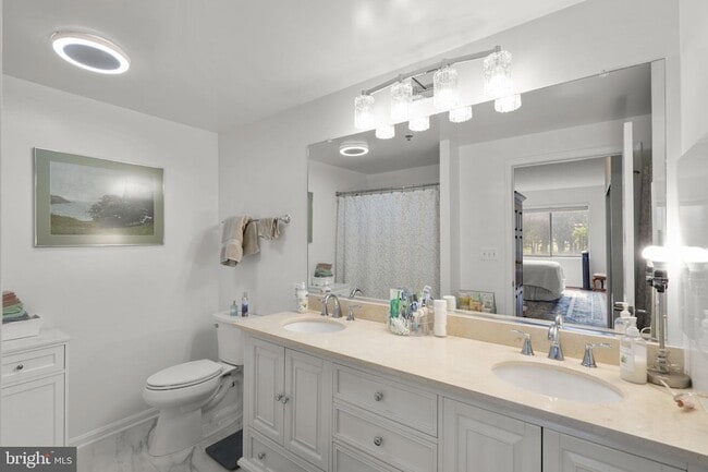 Building Photo - 3005 S Leisure World Blvd