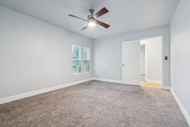 Building Photo - For Rent: Spacious 3-Bedroom, 2-Bath Home