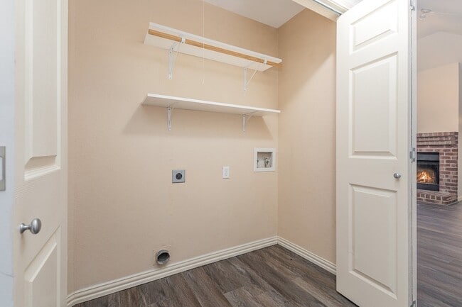 Building Photo - 1521 Wheatfield Ct