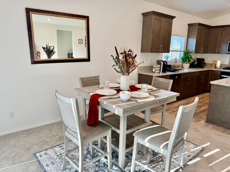 Dining Area - 13895 Vantage St