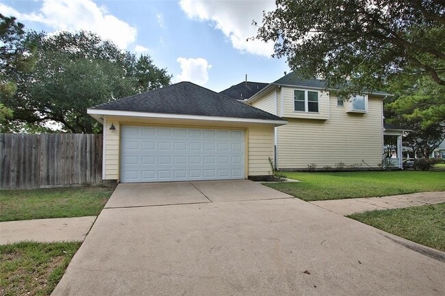 Building Photo - 16242 Pine Thorn Dr