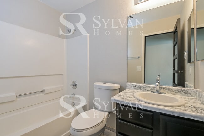 Building Photo - Welcome home to this stunning 3 bedroom, 2...
