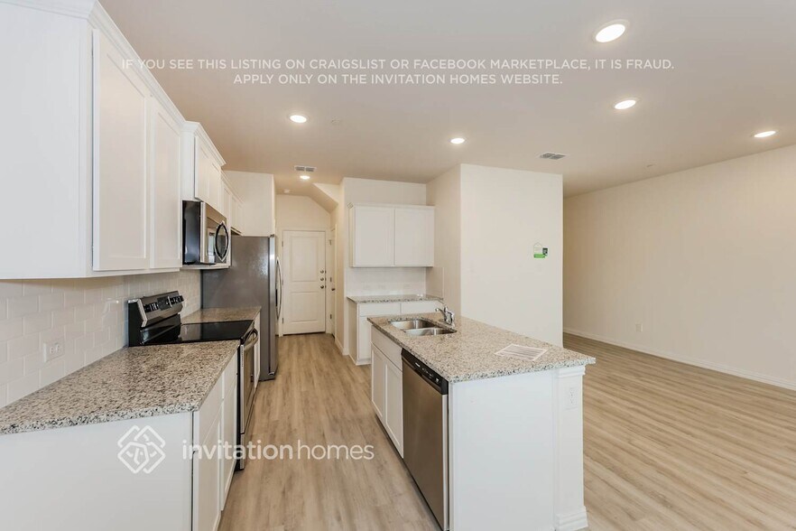 Building Photo - 812 Bonnet Trl