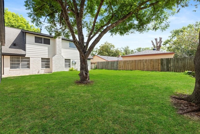 Building Photo - 16615 Glamis Ln