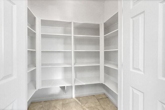 Building Photo - 974 Ellington St