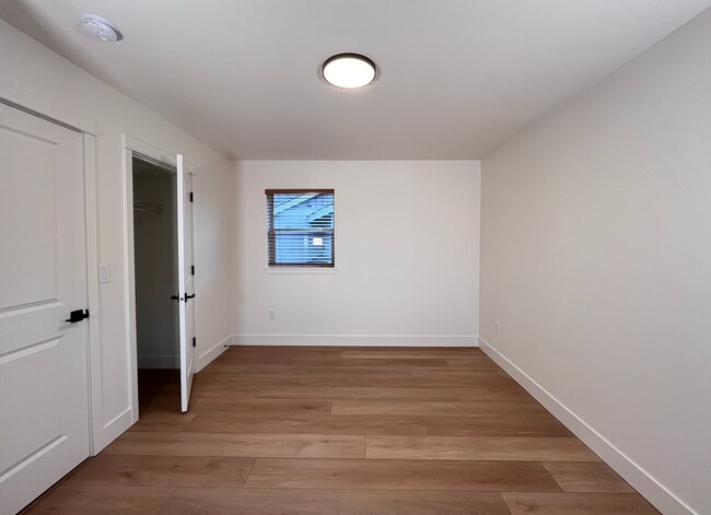 Building Photo - Modern Craftsman 4 Bedroom Home!