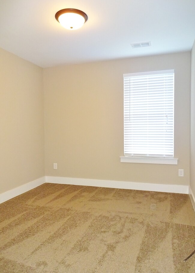 Building Photo - Spacious Town Home in Gardendale - Available to View Now!!!