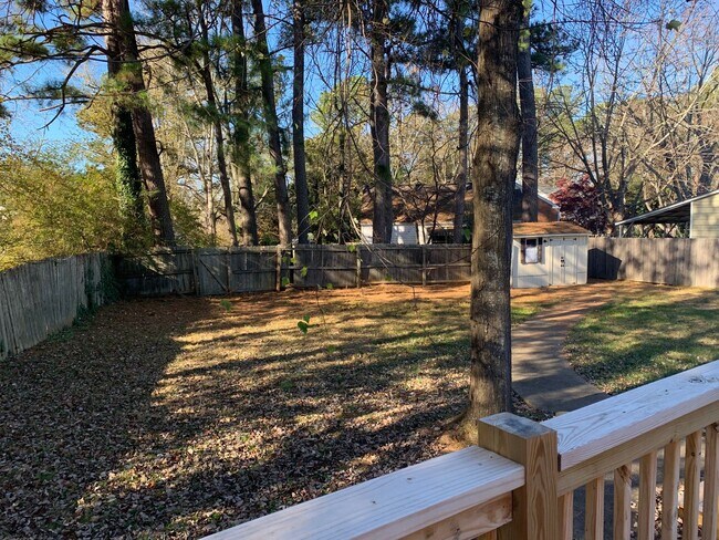Building Photo - Updated 3 Bedroom Located Off Jefferson Rd - Lawncare Included!