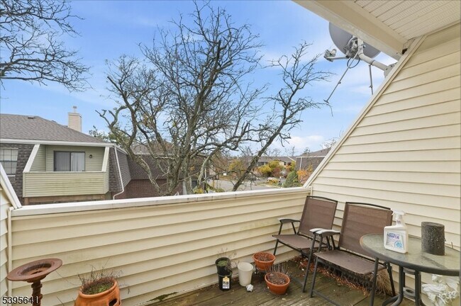 Building Photo - 2606 Trafalgar Square