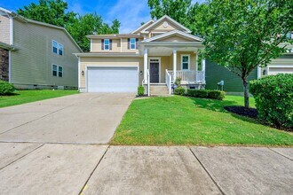 Building Photo - 3 Bedroom Open Concept with Enough Room fo...
