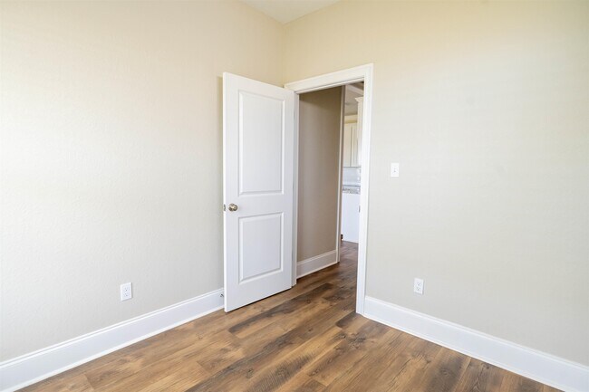 Building Photo - 165 Benoit Cir