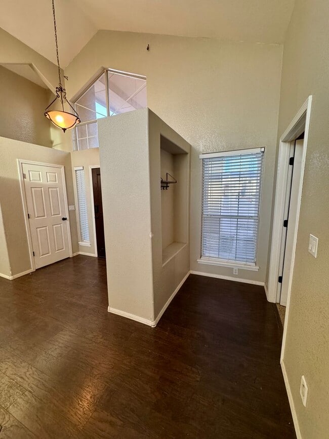 Building Photo - Beautiful golf course retreat