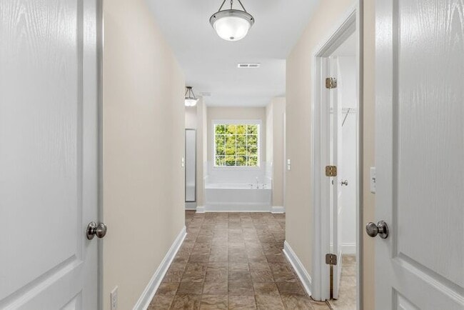 Building Photo - 5 Bedrooms in the heart of Summerfield!