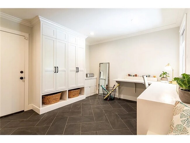 Building Photo - 12807 Milbank St