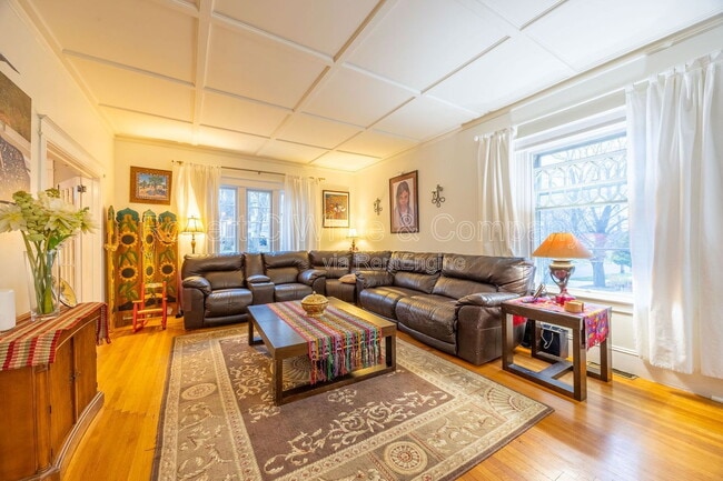 Building Photo - 139 Grove St