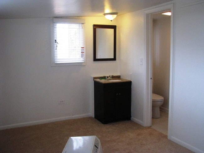 Building Photo - PENDING LEASE Foxhaven Farm Cottage