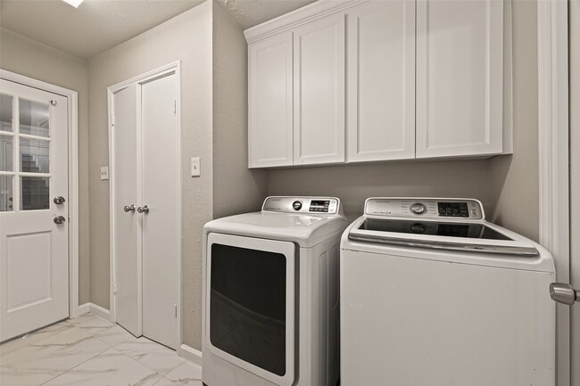 Building Photo - 5207 Bent Bough Ln