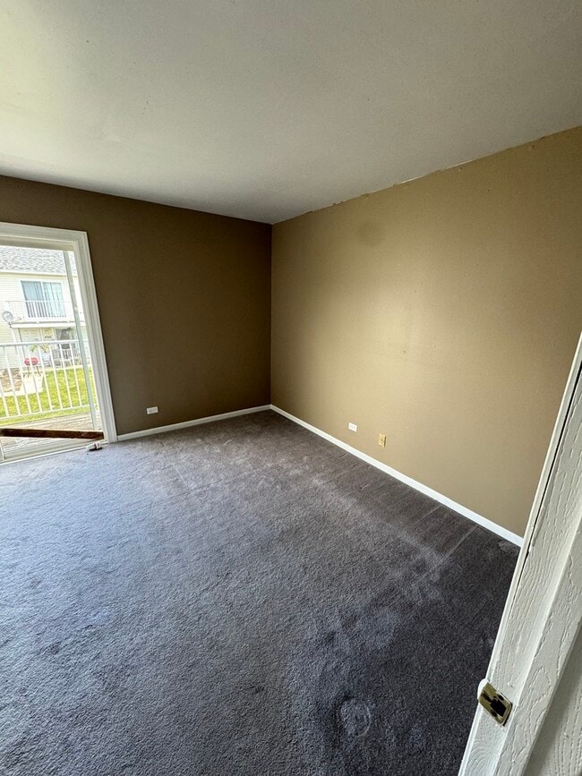 Building Photo - 420 Meadow Green Ln