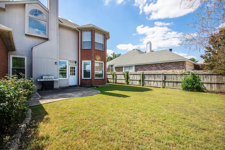 Building Photo - Room in House on Kentshire Cir