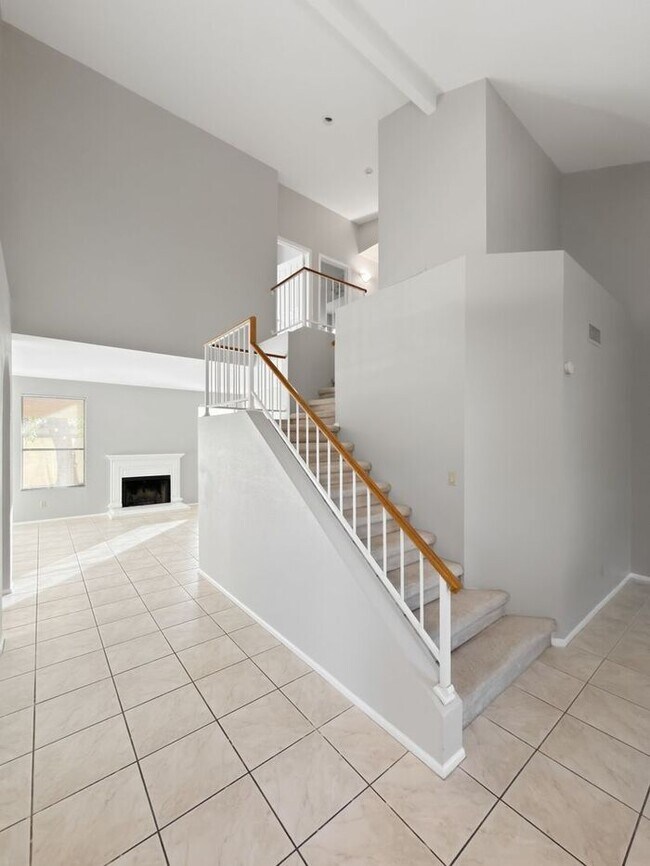Building Photo - Location! Location! Beautiful 4 Bedroom/ 3 Bath Home! Ray/Kyrene