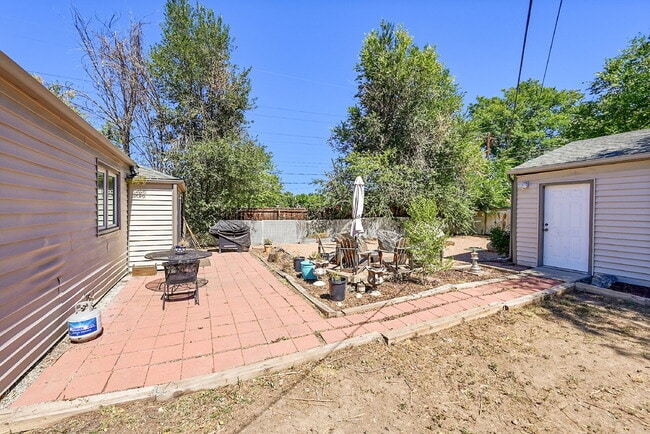 Building Photo - $2,195.00 - 3 Bedrooms, 1 Bathroom, Single...