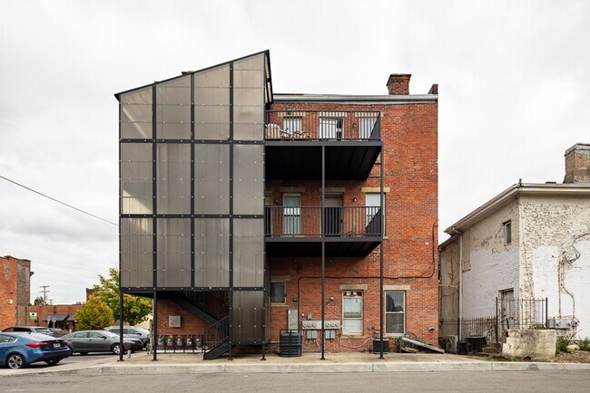 Building Photo - 79 Parsons Ave