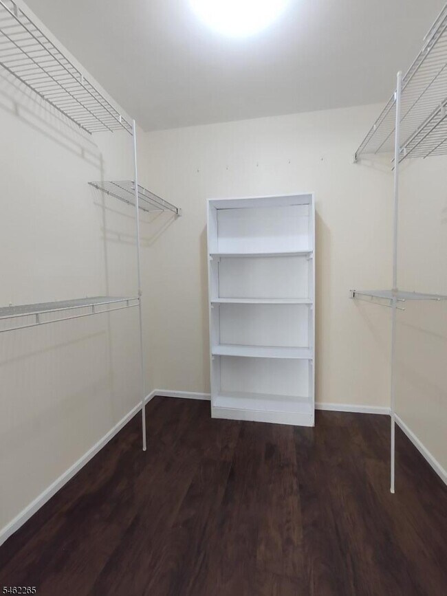 Building Photo - 1807 Green Hollow Dr