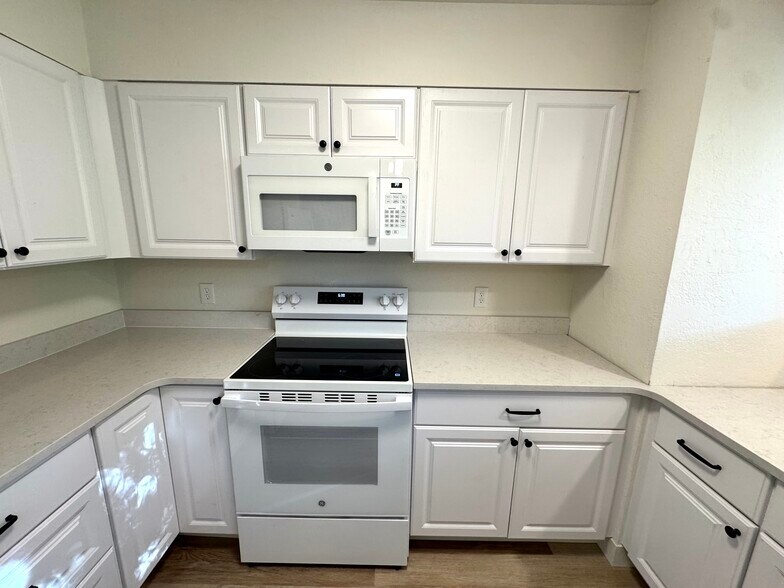 Building Photo - 711 Beta Cir