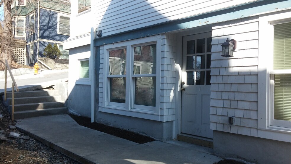 Building Photo - 203 Williams St