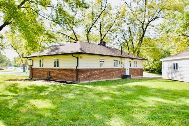 Building Photo - 420 Indianwood Blvd