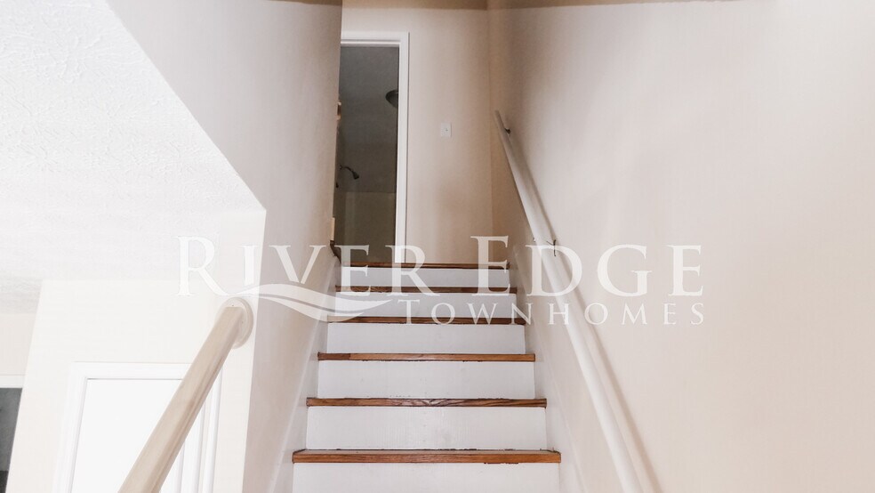 Stairway - 506 Lusardi Dr