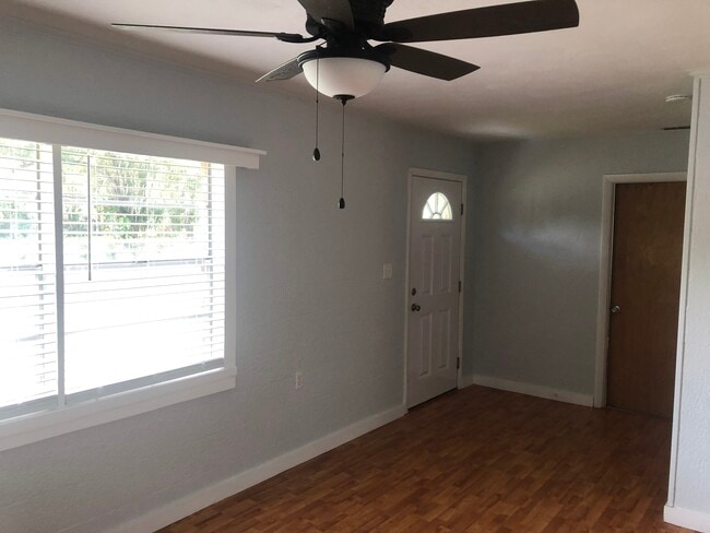 Building Photo - 157 N Rhodes St