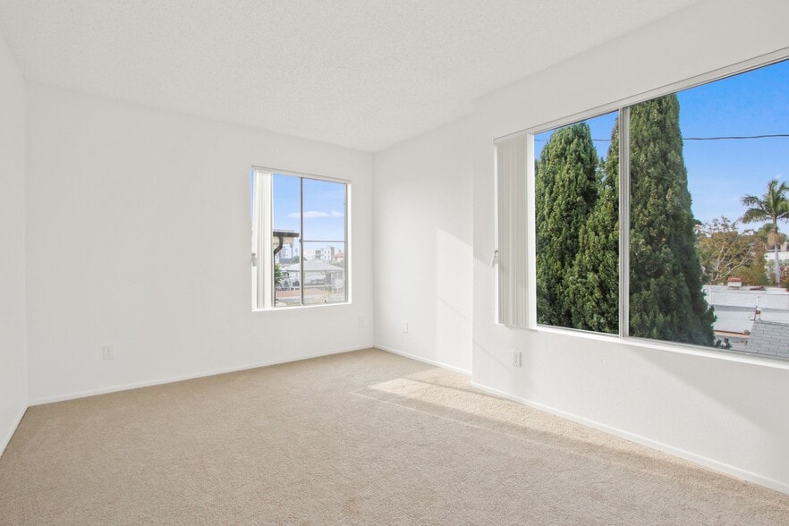 Building Photo - 3685 Watseka Ave