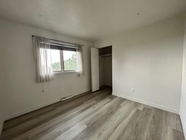 Building Photo - 46 Brook Cir