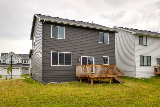 Building Photo - Like-New 4-Bedroom Home in Heritage Park –...