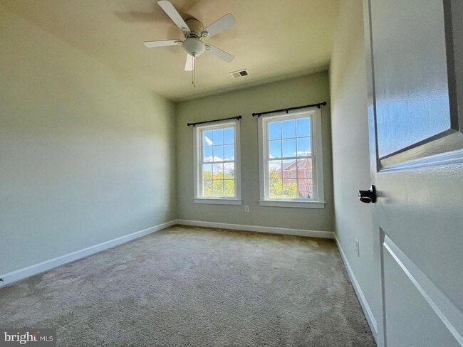 Building Photo - 3152 Yeager Dr