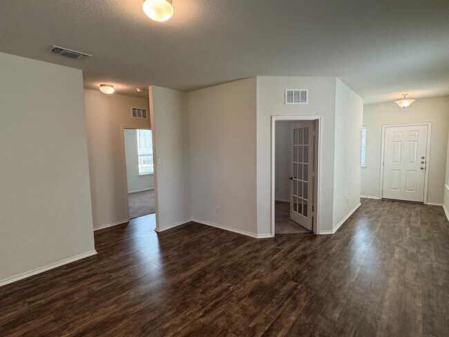 Building Photo - 212 Nettletree Dr