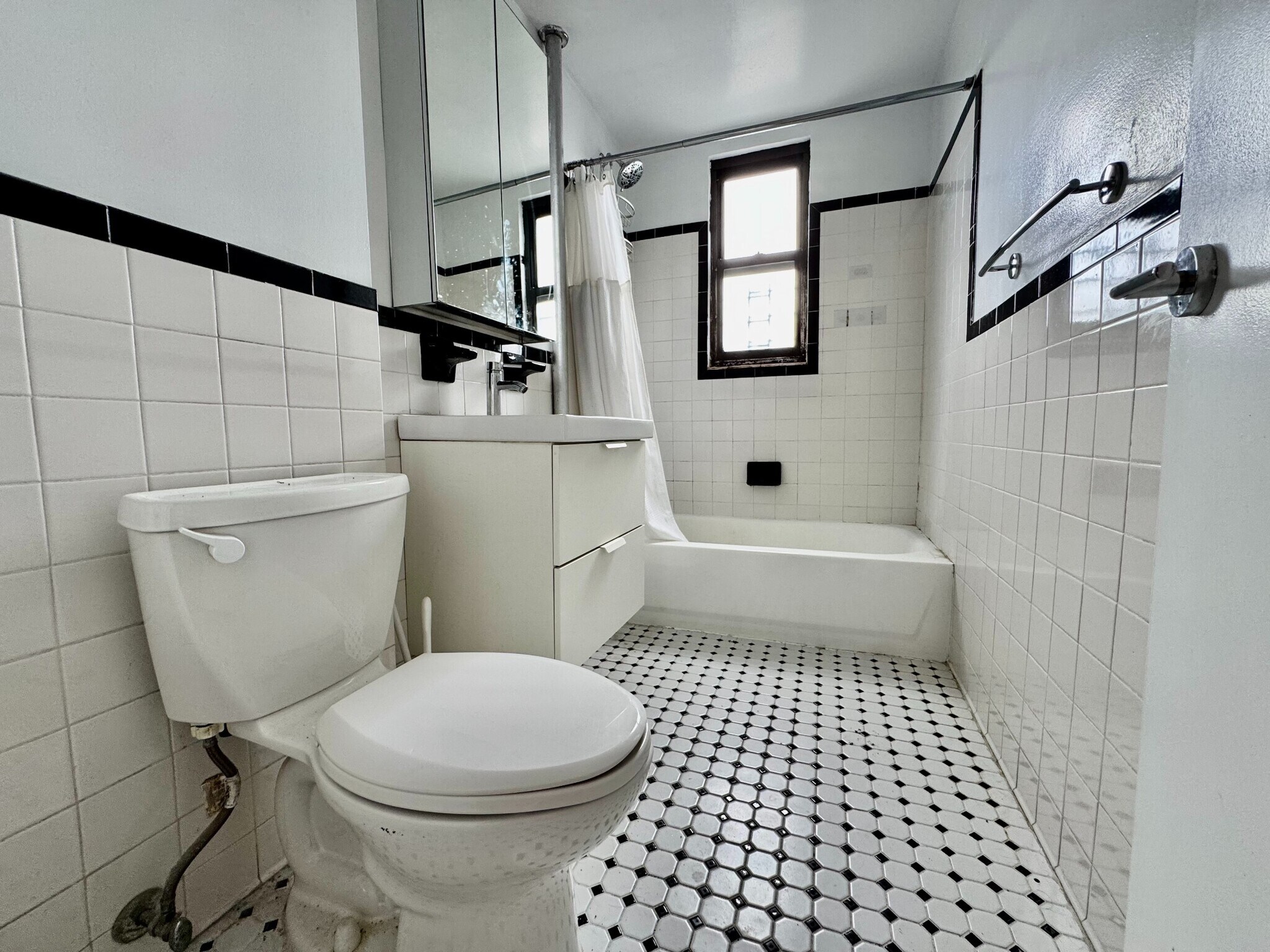 Building Photo - 500 W 140th St