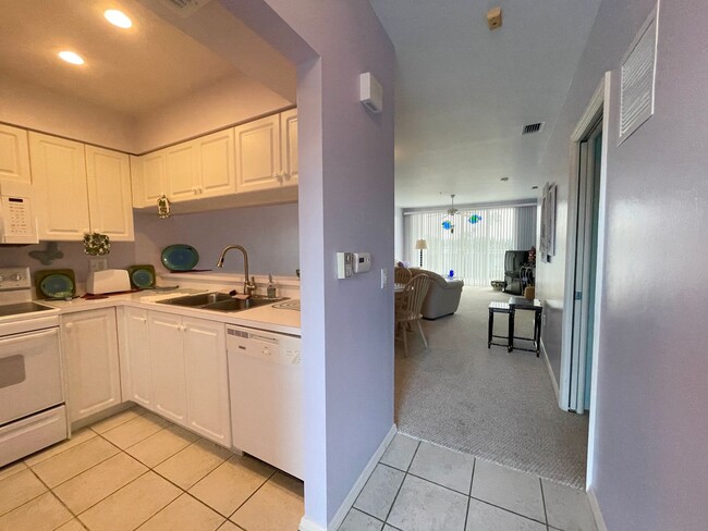 Building Photo - FULLY FURNISHED 2 Bedroom 2 Bath Condo