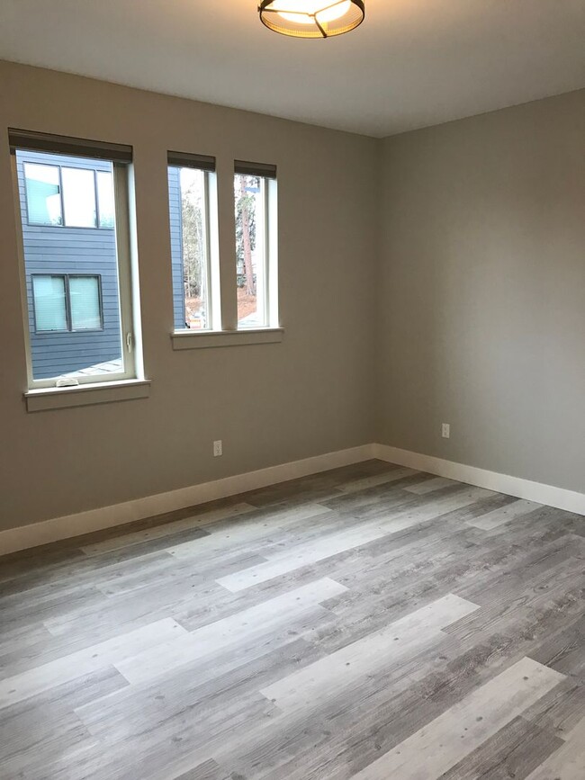 Building Photo - Newer Construction 3 Bedroom Townhome with...