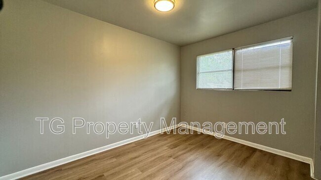 Building Photo - 804 La Marche Dr