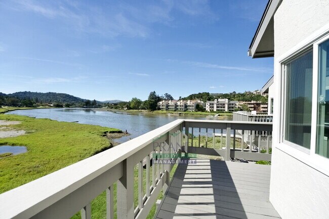 Building Photo - 505 Larkspur Plaza Dr