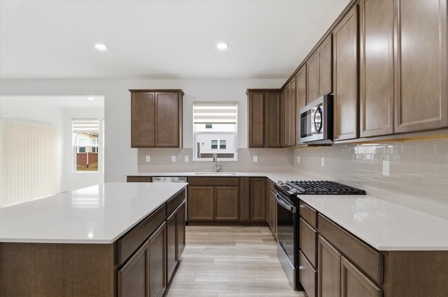 Building Photo - 709 Risdon Trail S