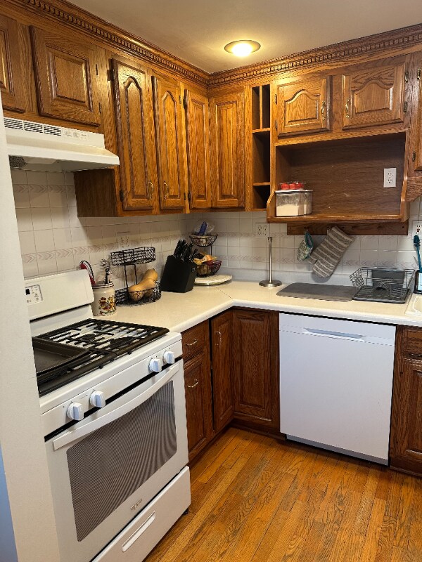 Building Photo - 512 W Wing St