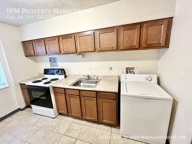 Building Photo - Spacious Three-Bedroom Apartment for Rent